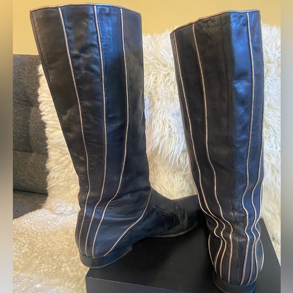 W 9.5 Black FRYE Cindy Piping Boot - Picture 3 of 8